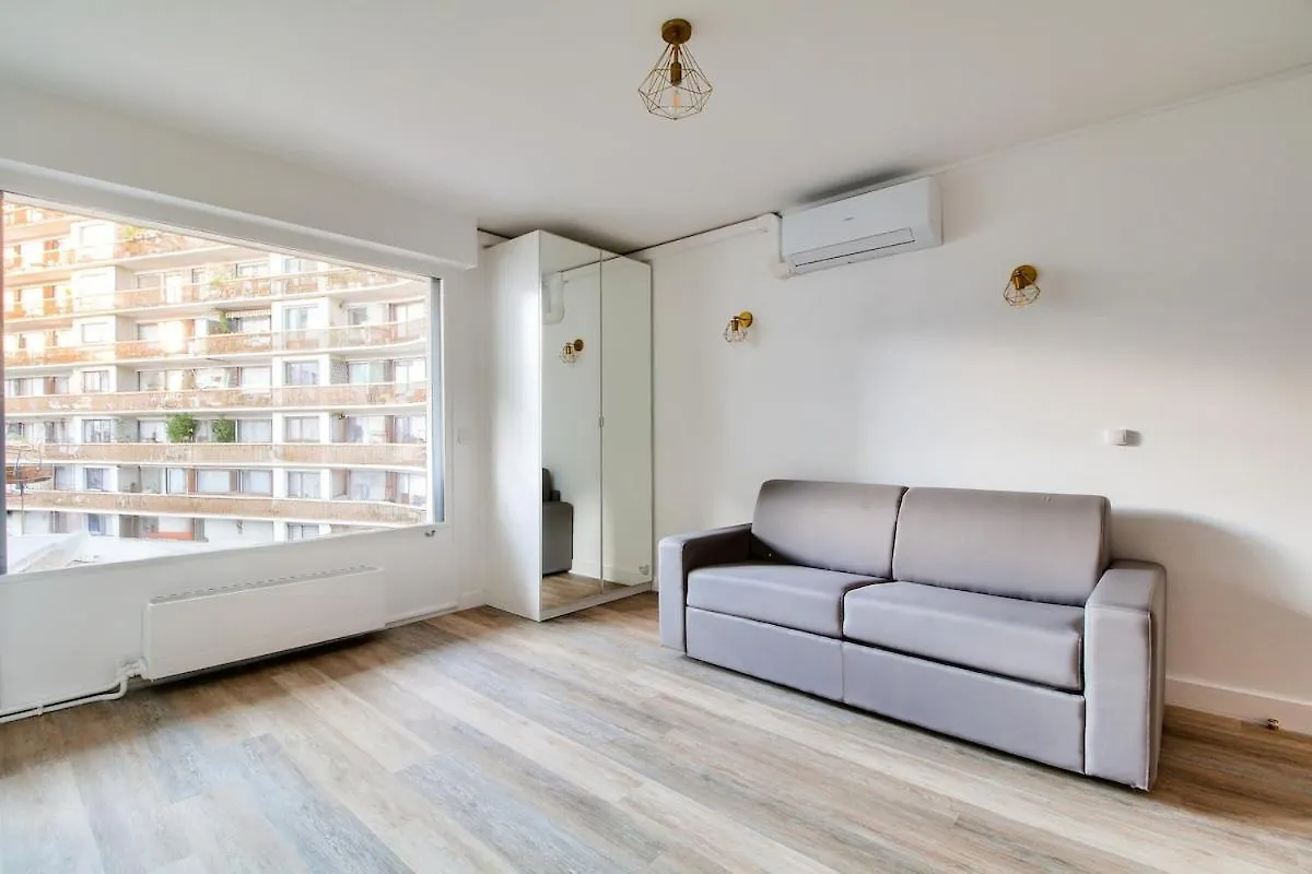 Charmant Appartement París 0*,